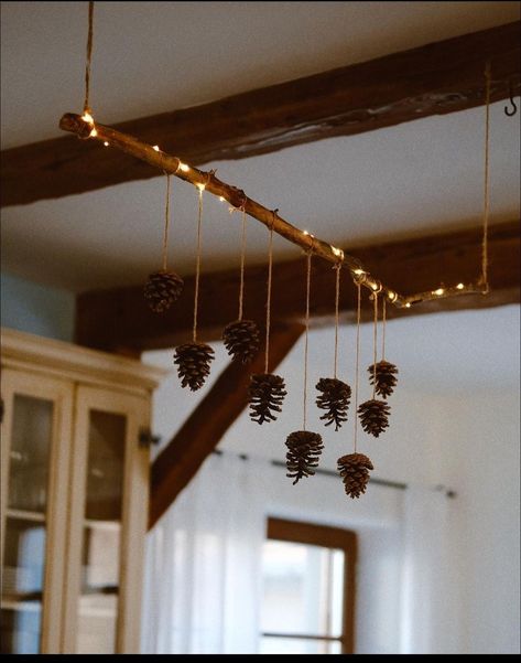 Natural Christmas Decor, Christmas Decor Inspiration, Natural Christmas, Christmas Inspo, Minimalist Christmas, Christmas Crafts Decorations, Christmas Decor Ideas, The Ceiling, Christmas Mood