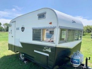 1963 Shasta For Sale Camping Trailer For Sale, Vintage Cooler, Portable Ac, Vintage Caravans, Camping Items, Campers For Sale, Vintage Camping, Portable Toilet, Little Kitchen