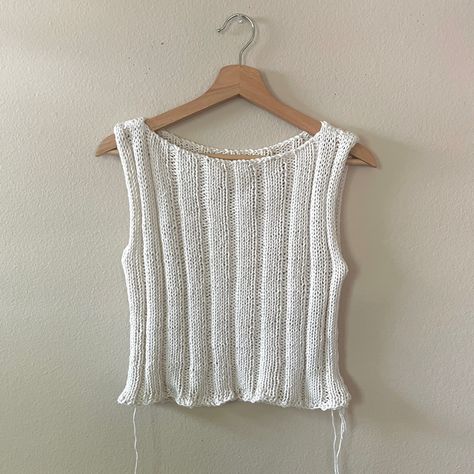 Knitted Tops Summer, Knit Cotton Top, Beginner Knit Clothes, Sweater Dress Diy Upcycling, Knit Going Out Top, Summer Knitwear Patterns, Knitted Cotton Tops For Women Summer, Knit Bandeau Top, Knit Tank Tops