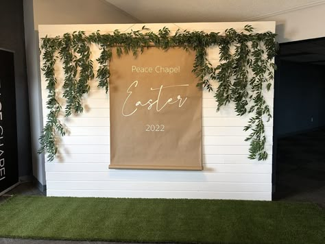 Greenery Backdrop for Wedding Photobooth Easter Photo Backdrop Ideas, Outdoor Wall Garden, Easter Altar Decorations, Willow Plant, Easter Photo Booth, Easter Photo Backdrop, Willow Leaves, Church Interior Design, Easter Backdrops