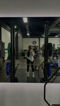 Gym Mirror Pics No Face, Gym Fits Aesthetic Modest, Gmy Idea Photo, Gym Mirror Selfie Female, Gym Photos Instagram, Gym Selfie Female, Gym Mirror Pics, Gym Fake Story, Blazer Mids