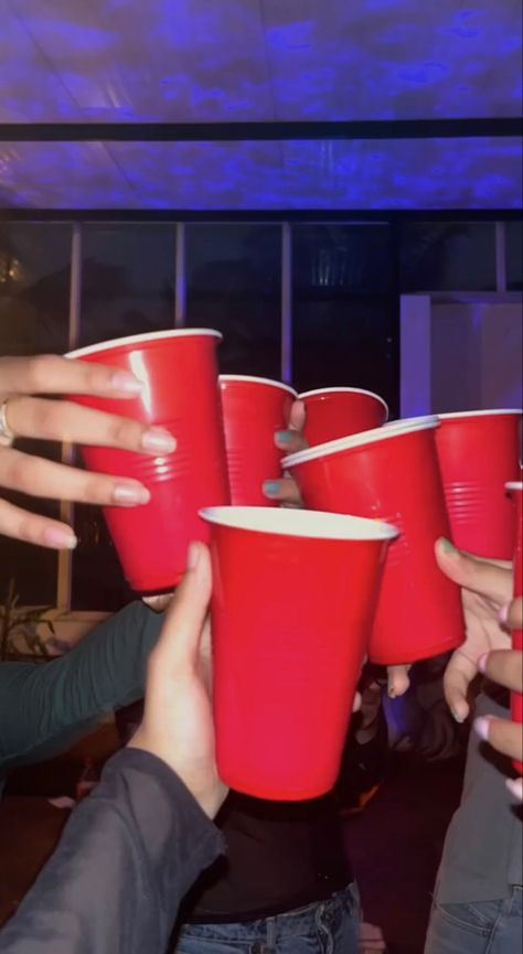 House Party Astethic, House Party Aftermath, Fake House Party Snaps, Red Cups Party Aesthetic, 18th Birthday House Party Ideas, House Party Snaps, Red Cup Party, House Party Ideas, Friends Partying