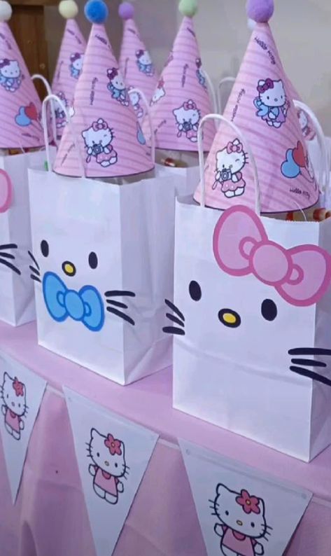 Hello Kitty Party Games Activities, Hello Kitty Rainbow Party, Hello Kitty Goodie Bags, Hello Kitty Centerpiece Ideas, Hello Kitty Birthday Party Ideas Decoration, Hello Kitty Cumpleaños, Hello Kitty Pool Party, Kitty Birthday Decorations, Hello Kitty Centerpieces