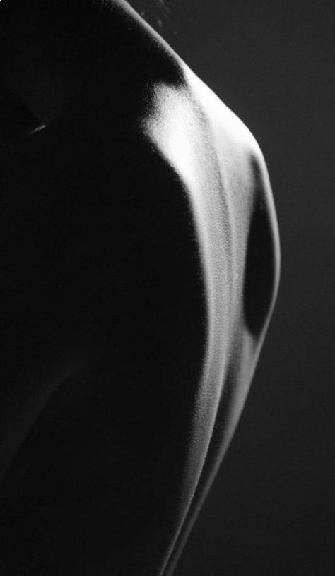 Wallpaper For Android, Body Art Photography, Body Photography, Photographie Portrait Inspiration, Foto Poses, Photography Inspo, White Photography, Black And White Photography, Fine Art Photography