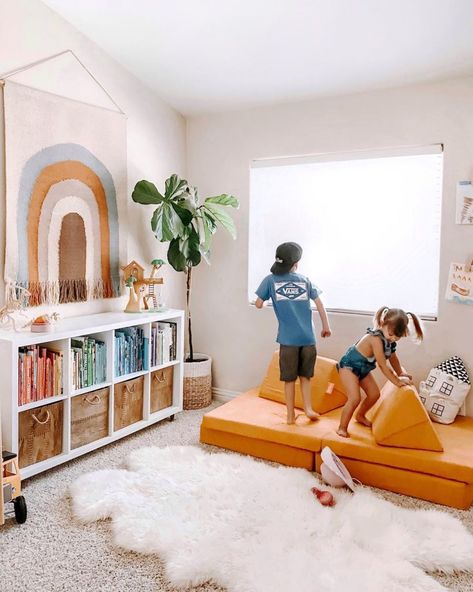 5 Ways to Style a Bookshelf in Your Kids’ Room Style A Bookshelf, Diy Bookshelf Kids, Kids Room Bookshelves, Kids Rooms Inspo, Room Bookshelf, Baby Playroom, Toddler Playroom, Activity Room, Toy Room