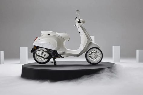 Justin Bieber and Vespa joined forces to design a scooter with a monochromatic white finish and flame decals - Yanko Design White Scooter, Flame Decals, Italian Scooter, Classic Vespa, Vespa Sprint, Scooter Design, Justin Bieber Photos, Automotive Artwork, Kid Friendly Travel Destinations