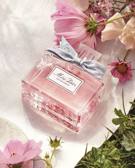 Dior Flowers, Spring Smells, Miss Dior Perfume, Spring Perfume, Perfume Dior, Dior Fragrance, Spring Fragrances, Fragrance Photography, French Luxury Brands