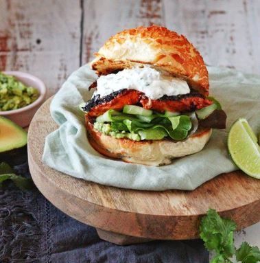 Tandoori Chicken Burgers Chicken Tandoori, House Garden, Chicken Burgers, Tandoori Chicken, Super Easy, Blog Posts, Home And Garden, Chicken, Ethnic Recipes