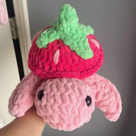 Crochet Stuffed Animals Turtle, Crochet Plushies Pink, Crochet Plushies Amigurumi, Strawberry Turtle Crochet, Crochet Patterns Plushies, Cute Crochet Things, Animal Stuffed Animals, Strawberry Plushie, Strawberry Turtle