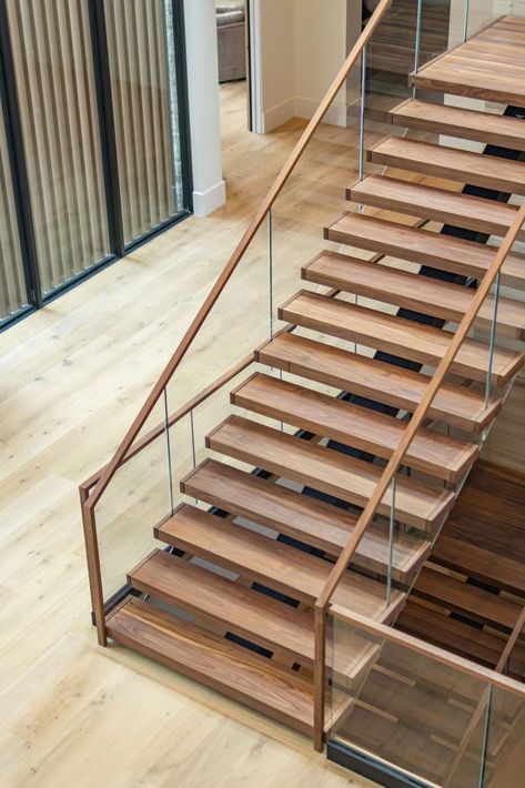 Glass Staircase Railing, Stairs Design Interior, Glass Staircase, Floating Stairs, Floating Staircase, Staircase Railings, Modern Stairs, Glass Railing, Stair Steps