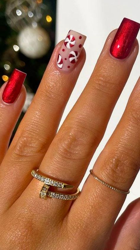 Red Christmas Nail Designs Square, Christmas Themed Gel Nails, Red Nails Cristhmas, Christmas Short Square Nails, Red Nail Designs Christmas, Christmas Manicure Ideas For Short Nails, Cristhmas Nails, Red Plaid Nails, Gingerbread Nail Designs