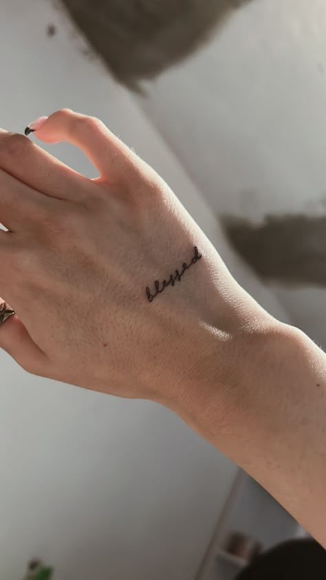 Tattoo On Hand Wrist, Hand Tattoos Quotes Words, Hand Tattoo Name For Women, Tatoo Woman For Hand, Hand Qoute Tattoo, Dainty Hand Tattoos For Women Words, Text On Hand Tattoo, Grateful Hand Tattoo, Small Hand Tattoos For Women Words