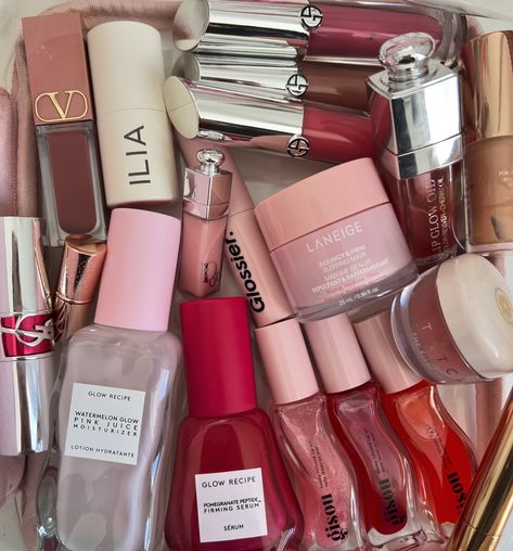 Beauty favs 💘💘💘 on repeat 🔁 see anything you like? @glowrecipe @laneige_eu @glossier @gisou @tatcha @iliabeauty #newfavorite #pinkwednesday #viralbeauty #newlip #lippies #newskincare #pinterestgirl #girlygirl #makeupbag Firming Serum, New Skin, Beauty Collection, Sleep Mask, Pinterest Girls, On Repeat, Girly Girl, Pomegranate, Makeup Bag