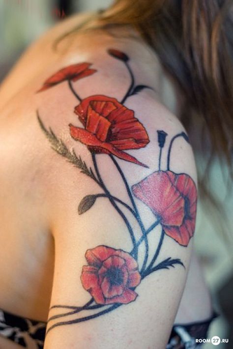 47 Poppy Shoulder Tattoo Poppy Flower Tattoo, Gladiator Tattoo, Poppy Tattoo, Rose Shoulder Tattoo, Flower Tattoo Meanings, Tattoo Shoulder, Kunst Tattoos, Poppies Tattoo, Flower Tattoo Shoulder