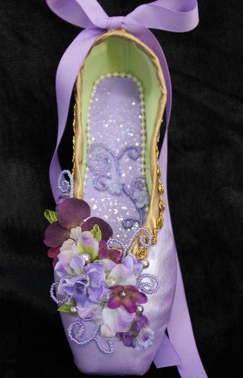 Fairy Slippers, Ballet Crafts, Lilac Fairy, Ballet Pointe, Leather Ballet Shoes, Ballet Pointe Shoes, Shoe Ornaments, Fairy Shoes, Vintage Ballet