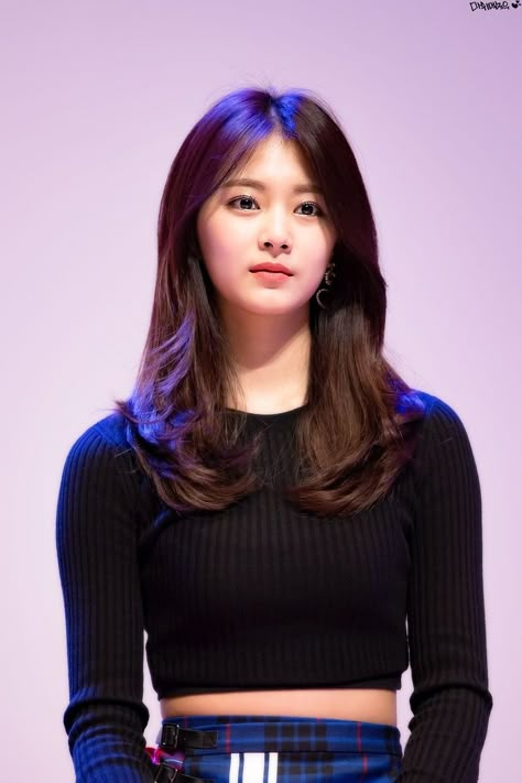 Twice - Tzuyu #kpop Chou Tzuyu, Tainan, Summer Hair Color, Asian Hair, 인물 사진, Layered Hair, Korean Beauty, Pretty Hairstyles, Summer Hairstyles