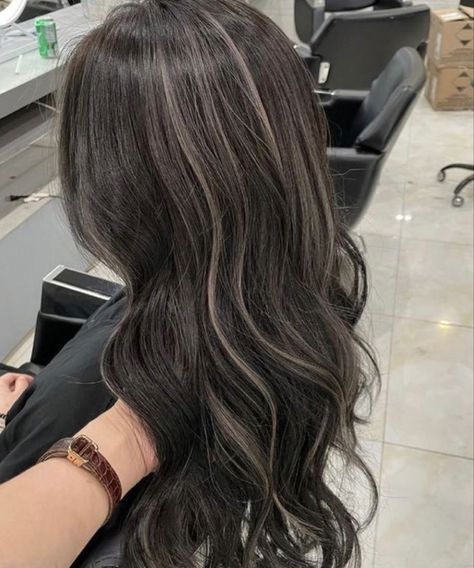 Skunk Hair, Black Hair Balayage, Korean Hair Color, Brown Hair Inspo, Hair Inspiration Long, Brunette Hair With Highlights, Black Hair With Highlights, Hair Streaks, Brown Hair Balayage