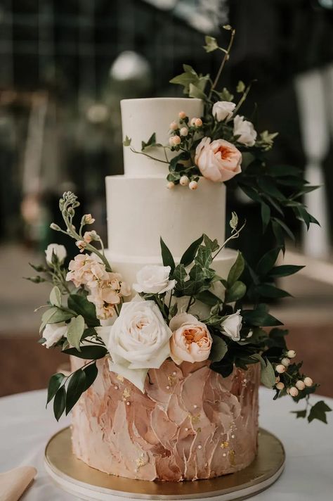 Blush And Green Wedding Cake, Wedding Cake Different Tiers, Sage Blush Wedding Cake, Forest Green And Blush Wedding, Sage Green And Pink Wedding Cake, Garden Wedding Cake Ideas, Sage And Pink Wedding Cake, Wedding Cake Dusty Rose, Green Pink Wedding Theme