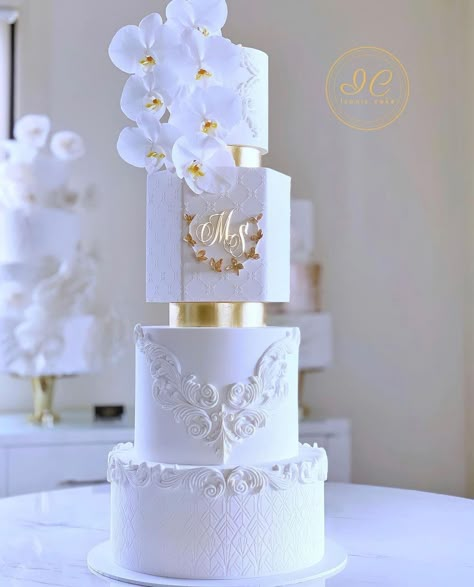 Fancy Wedding Cakes, Extravagant Wedding Cakes, Big Wedding Cakes, Wedding Cake Photos, Dream Wedding Cake, Extravagant Wedding, Luxury Wedding Cake, White Wedding Cakes, Simple Wedding Cake