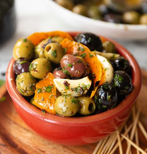 Marinade Olives Recipe, Apertizer Ideas, Olive Marinade Recipe, Olive Marinade, Spiced Olives, Marinated Olives Recipe, Olives Marinated, Olives Recipes, Olive Recipes Appetizers