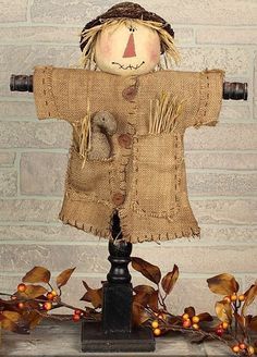 Small Scarecrow Ideas, Scarecrows Diy, Scarecrow Crafts For Adults, Homemade Scarecrows, Spindle Scarecrow, Scarecrow Sewing Pattern Free, Thanksgiving Primitive Decor, Scarecrow Patterns To Sew, Scarecrow Doll Free Pattern