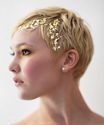 These gorgeous glitter hair looks are guaranteed to make you shine bright like a diamond Glitter Roots, Perfect Ponytail, Wedding Hairstyles Bride, Hair Adornments, Short Wedding Hair, Holiday Hairstyles, Short Pixie Cut, Glitter Hair, Hair Game