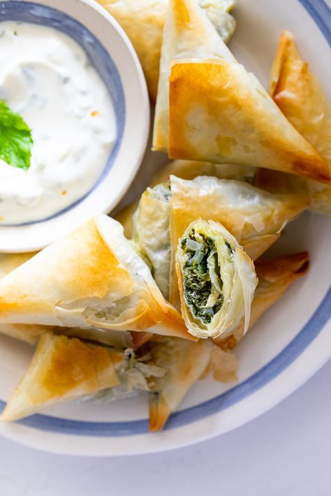 Mini Spanakopita - Simply Delicious Spanakopita Triangles, Spanakopita Recipe, Spinach Puff Pastry, Phyllo Recipes, Greek Appetizers, Toasted Ravioli, Phyllo Dough, Appetizer Bites, Flaky Pastry