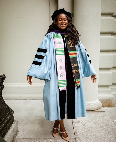 Law School Graduation Outfit, Phd Photoshoot, Doctorate Graduation Pictures, Lawyer Lifestyle, Graduate Photoshoot, Doctoral Gown, Graduation Outfit College, Doctoral Degree, Female Lawyer