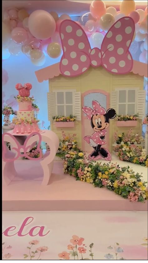 Clubhouse Ideas, Minnie Mouse House, Minnie Mouse Clubhouse, Minnie Mouse Birthday Party Decorations, Minnie Mouse Birthday Decorations, Minnie Mouse 1st Birthday, First Birthday Party Decorations, Mouse House, Birthday Party Theme Decorations