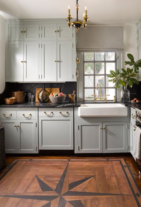 Heather Chadduck, Houses In America, Best Kitchen Cabinets, Covet House, Shaker Style Doors, Pretty Kitchen, Kitchen Paint Colors, Rustic Dining Room, Colonial Williamsburg