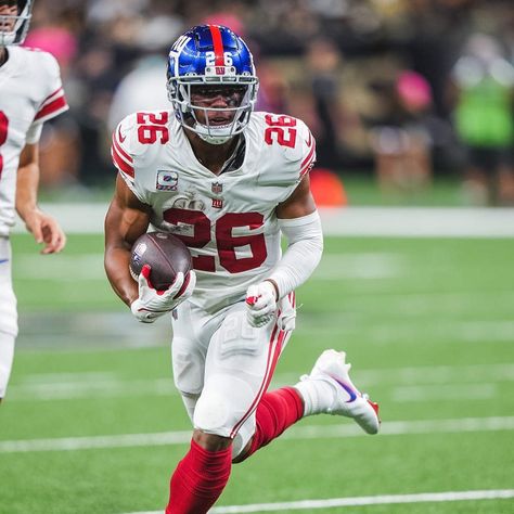 Saquon Barkley, Nfl Football Pictures, New York Giants Football, Giants Football, Ny Giants, Football Pictures, Running Back, Nfl Players, Sport Football