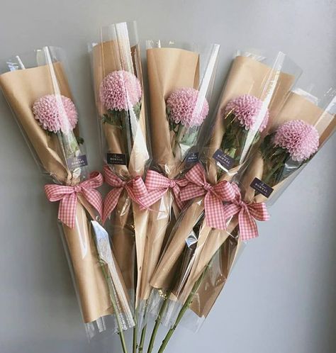 1 , 2 , 3 , 4 , 5 , 6 , 7 , 8 , 9 ?? TAG BFF   FOLLOW @mariyazakir  FOLLOW @mariyazakir . . . . . . . Single Flower Bouquet, Săpunuri Handmade, Bouquet Box, Flower Bouquet Diy, Gift Bouquet, Flowers Bouquet Gift, Bouquet Wrap, How To Wrap Flowers, Flower Arrangements Diy