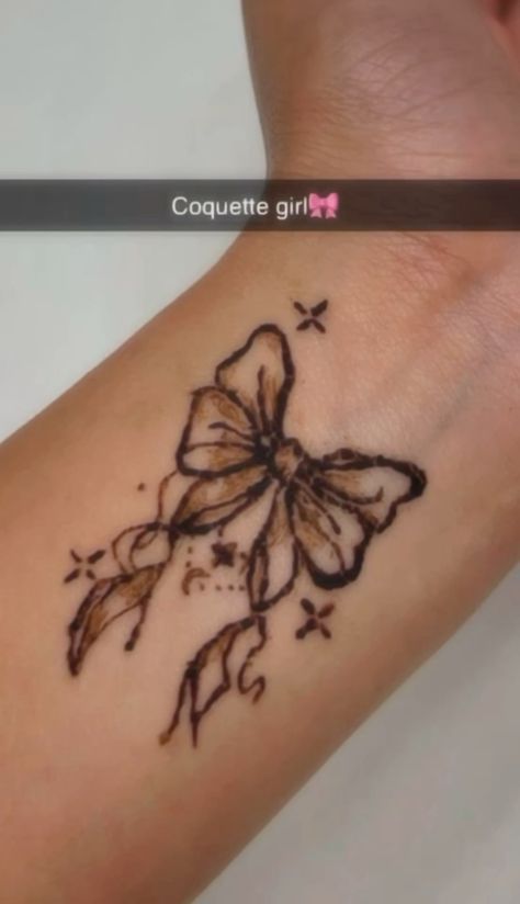 Mehedi Easy Designs, Aesthetic Mehndi Butterfly, Aesthetic Mehendi Designs Butterfly, Mehendi Tattoo Designs Small Cute, Hana Design Henna Tattoos, Mehndi Ideas Aesthetic, Henna Art Designs Simple, Aesthetic Mehendi Tattoo, Small Aesthetic Mehndi Designs