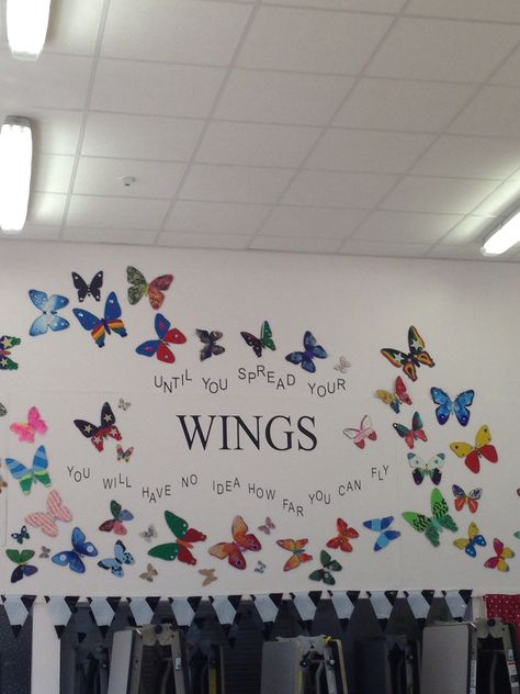 School Hall Displays, Butterfly Classroom Ideas, School Hall Decoration Ideas, Butterfly Classroom, Butterfly Wall Painting, Butterfly Classroom Theme, School Hallway Decorations, Hallway Artwork, Butterflies Classroom