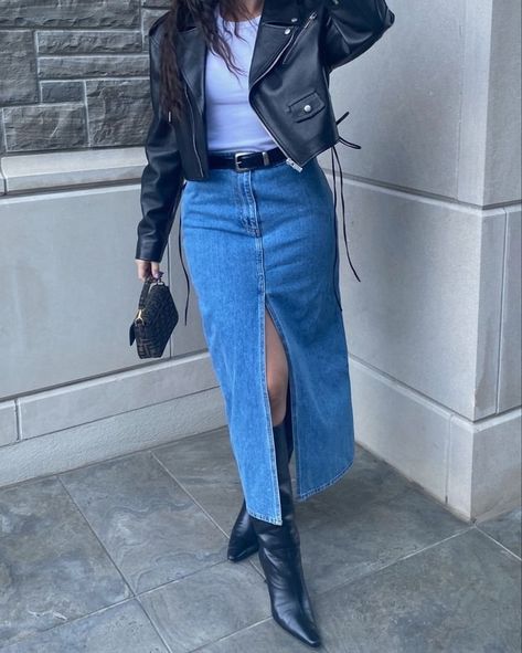 15+ simple denim skirt outfit ideas you will want to wear this Fall — ASHLINA KAPOSTA Midi Denim Skirt Outfit Fall, Denim Skirt Outfit Winter, Denim Skirt Outfit Fall, Denim Skirt Outfit Ideas, Denim Midi Skirt Outfit, Long Denim Skirt Outfit, Gonna Jeans, Everything Pumpkin, Smart Wardrobe