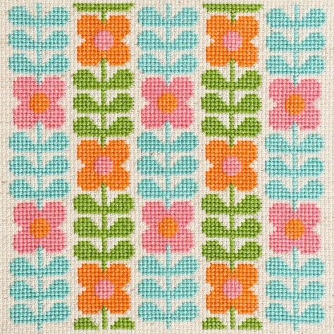 HollieWelch Cross Stitch Border Pattern, Floral Cross Stitch Pattern, Vintage Cross Stitch Pattern, Cross Stitch Collection, Cross Stitch Patterns Flowers, Motif Vintage, Cute Cross Stitch, Vintage Cross Stitches, Floral Cross Stitch