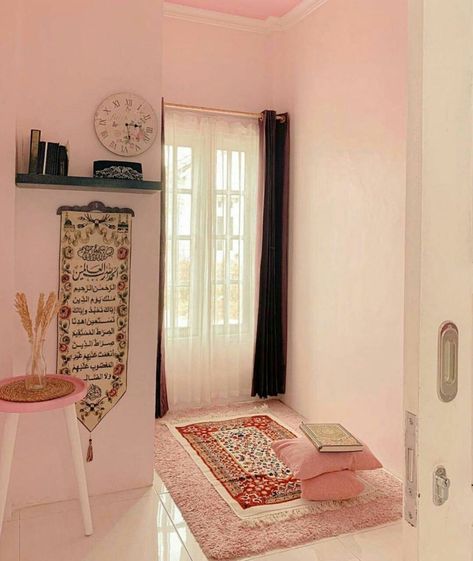 Muslim Prayer Room salah room Muslim Prayer Room Ideas, Islamic Interior Design, Decoraciones Ramadan, Prayer Room Ideas, Prayer Corner, Islamic Decor, Muslim Prayer, Cozy Room Decor, Prayer Room