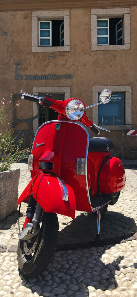 A  front view of a beautiful red Vespa siting in the Italian Sunshine. Vespa Wallpaper Iphone, Wallpaper For Iphone 13 Pro, Wallpaper Vespa, Scooter Wallpaper, Vespa Wallpaper, Wallpaper For Iphone 13, Italian Vespa, Red Vespa, Vespa Ape