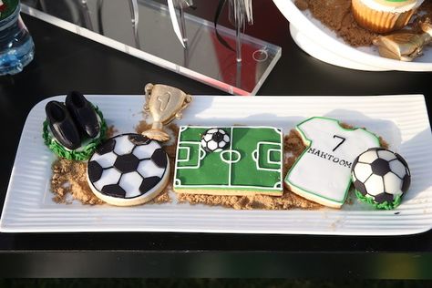 Soccer Cookies, School Christmas Gifts, Football Birthday Cake, Cookie Birthday Party, Soccer Cake, Soccer Birthday Parties, Soccer Birthday, Football Birthday, Football Party