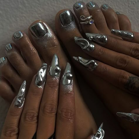 Paw Print Nails, Summer Nail Art Ideas, Nail Design Glitter, 3d Nail Designs, Summer Nail Art, Silver Nail, Metallic Nails, Nail Tattoo, Silver Nails