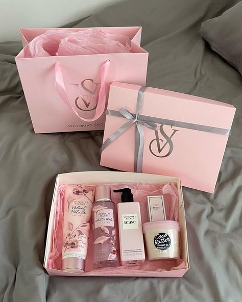 Victoria Secret Gifts, Coconut Oil Lotion, Her Drawing, Cute Gifts For Friends, Girly Gifts, Bath And Body Care, Pink Girly Things, Victoria Secrets, Body Skin Care Routine