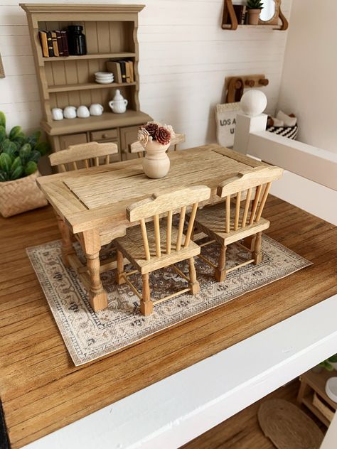 Dollhouse Farmhouse, Table With 4 Chairs, Dollhouse Design, Mini Furniture, Diy Dining Table, Thousand Oaks, Oak Dining Table, Diy Table, Doll Furniture