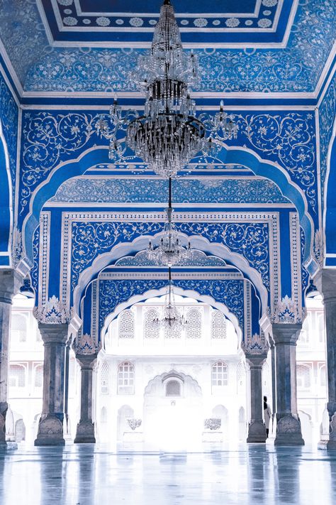 travel Udaipur Aesthetic Photos, Indian Architecture Aesthetic, Blue Indian Aesthetic, Famous Places In India, Jaipur Architecture, Jaipur Aesthetic, Jaipur City Palace, Jaipur Photography, Jaipur Palace