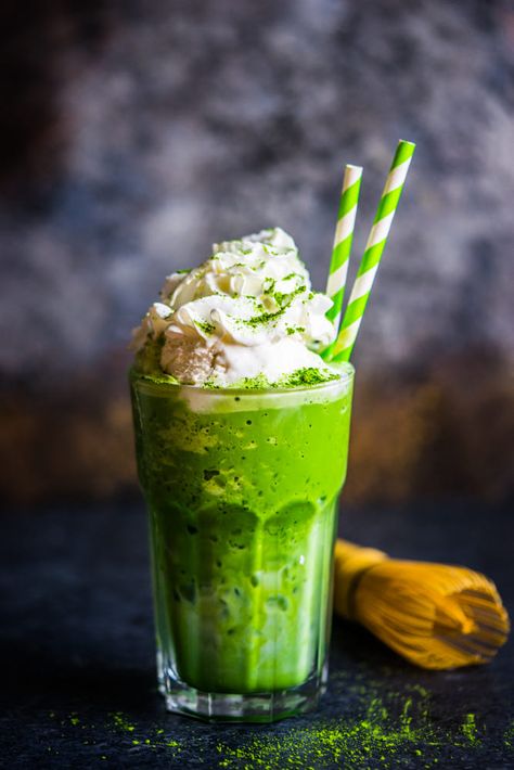 Matcha Milkshake, Frappe Recipes, Matcha Pancakes, What Is Matcha, Matcha Mochi, High Tea Food, Coffee Tumblr, Frappe Recipe, Matcha Dessert