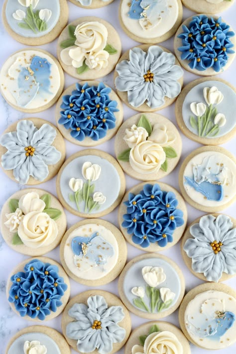 70th Cake, Icing Roses, Easy Buttercream Frosting, Buttercream Cookies, Flower Sugar Cookies, Buttercream Decorating, Royal Icing Flowers, Sugar Cookie Decorating, Royal Iced Cookies