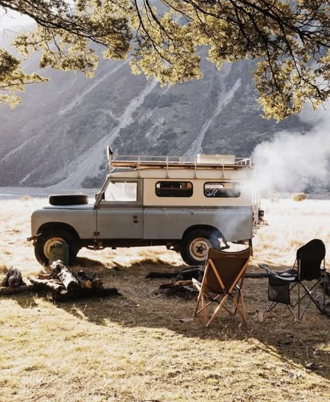 Jeep Camping Ideas, Land Rover Defender Camping, Land Rover Camping, Scout Truck, Cozy Campfire, Jeep Camping, Adventure Car, Sunday Inspiration, Camping Destinations