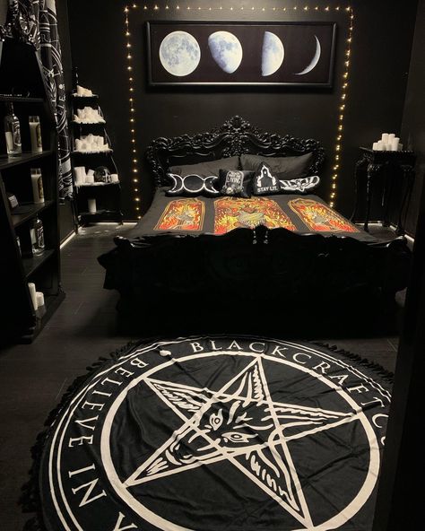 Goth Bedroom Inspirations, Goth Themed Bedroom, Black Goth Bedroom Ideas, Simple Goth Bedroom Ideas, Space Aesthetic Room Ideas, Black Rooms Aesthetic, Punk Rock Room Aesthetic, Black Room Ideas Aesthetic, Living Room Grunge