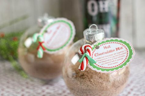 This homemade hot chocolate ornament is one of the easiest to make, so quick and fun, it's the perfect homemade ornament to make as a gift. #homemadeChristmasornaments #homemadeornament #hotchocolate Hot Cocoa Ornaments, Diy Christmas Mugs, Chocolate Ornament, Holiday Wine Bottles, Peppermint Candles, Christmas Dog Treats, Bazaar Ideas, Wonderland Theme, Homemade Ornaments