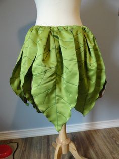 Costume ideas on Pinterest | Dryad Costume, Fantasy Costumes and ... Leaf Fairy, Tinkerbell Costume, Leaf Skirt, Tule Rok, Diy Kostüm, Fairy Skirt, Fairy Clothes, Diy Fairy, Fantasy Costumes