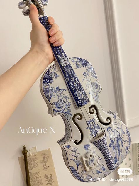 Cool Violins Designs, Chello Instruments, Pretty Violin, Fantasy Violin, Aesthetic Violin, Instruments Aesthetic, Violin Decoration, Violin Aesthetic, Gitar Vintage